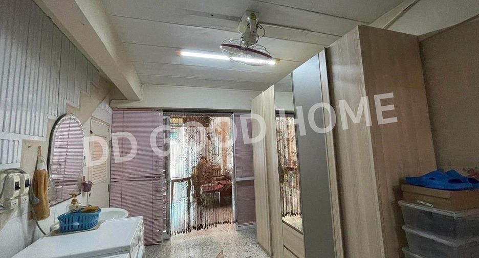 For sale 4 bedrooms retail Space in Bang Sue, Bangkok