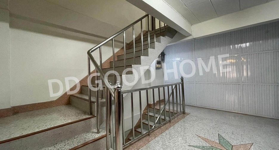 For sale 4 bedrooms retail Space in Bang Sue, Bangkok