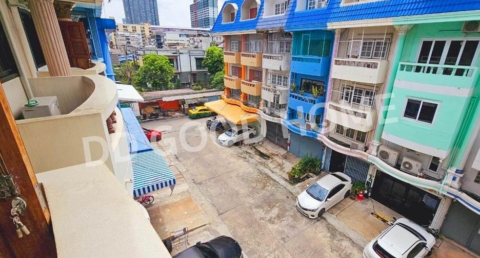 For sale 4 bedrooms retail Space in Bang Sue, Bangkok