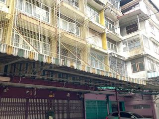 For rent and for sale 4 bedrooms retail Space in Bangkok Noi, Bangkok