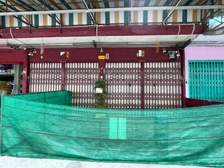 For rent and for sale 4 bedrooms retail Space in Bangkok Noi, Bangkok