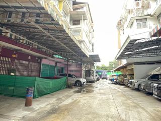 For rent and for sale 4 bedrooms retail Space in Bangkok Noi, Bangkok
