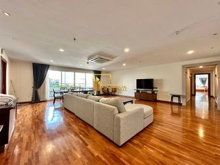 For rent 2 bedrooms apartment in Khlong Toei, Bangkok