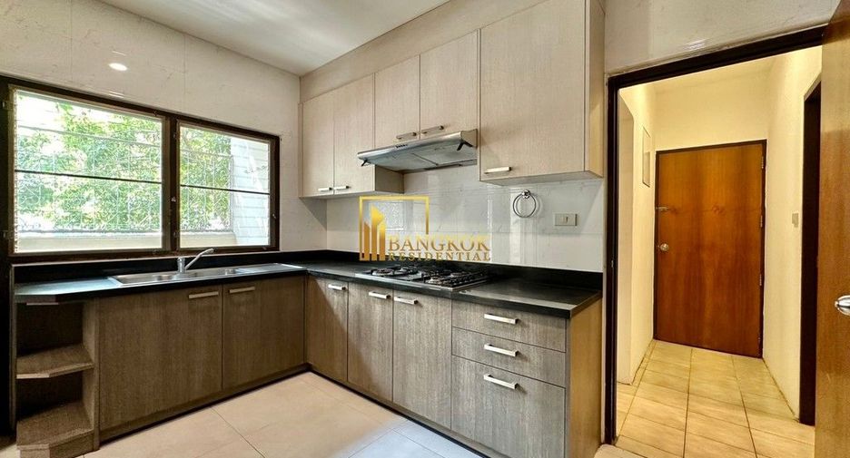 For rent 3 bedrooms apartment in Khlong Toei, Bangkok