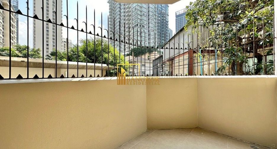 For rent 3 bedrooms apartment in Khlong Toei, Bangkok