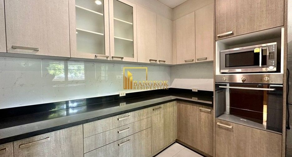 For rent 3 bedrooms apartment in Khlong Toei, Bangkok