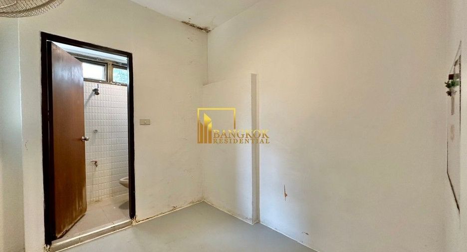 For rent 3 bedrooms apartment in Khlong Toei, Bangkok