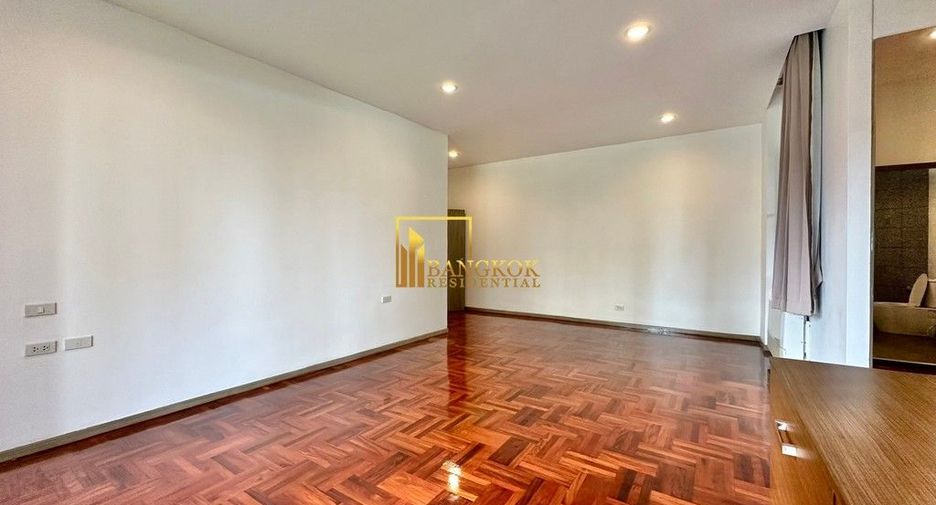 For rent 3 bedrooms apartment in Khlong Toei, Bangkok