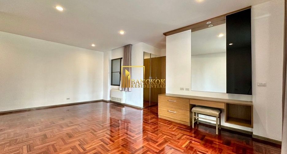 For rent 3 bedrooms apartment in Khlong Toei, Bangkok