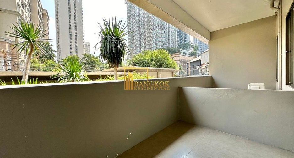 For rent 3 bedrooms apartment in Khlong Toei, Bangkok