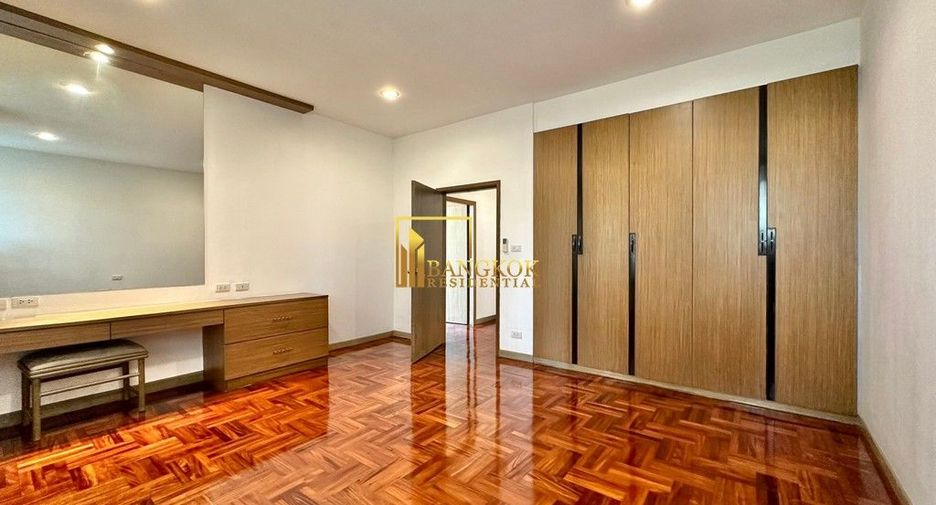 For rent 3 bedrooms apartment in Khlong Toei, Bangkok
