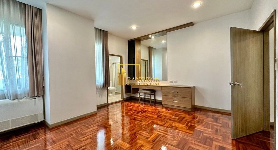 For rent 3 bedrooms apartment in Khlong Toei, Bangkok