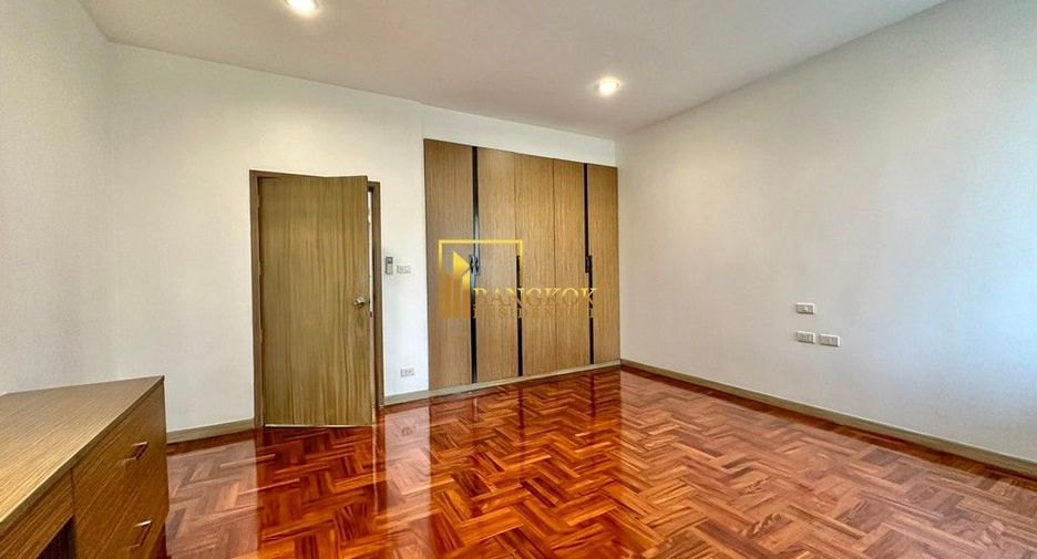For rent 3 bedrooms apartment in Khlong Toei, Bangkok