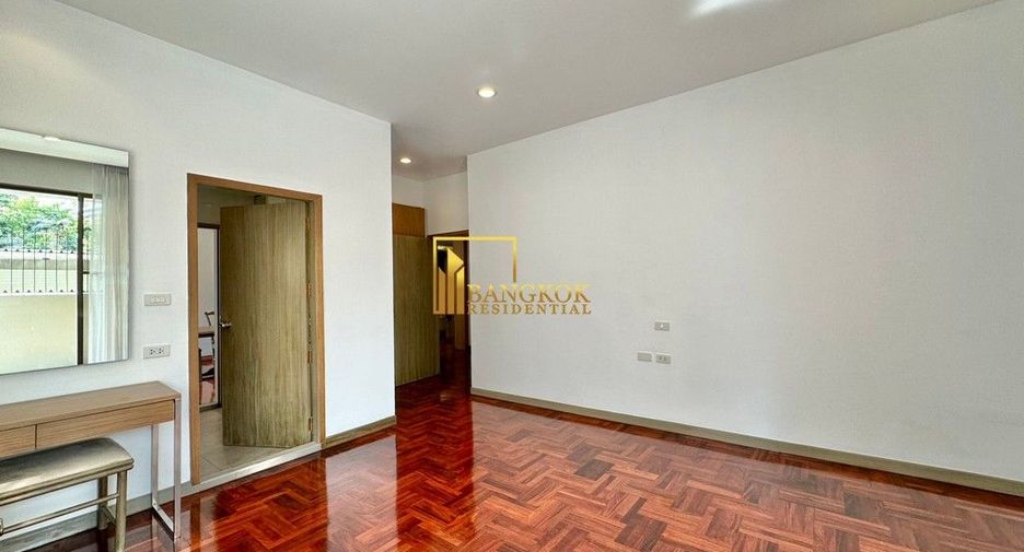 For rent 3 bedrooms apartment in Khlong Toei, Bangkok