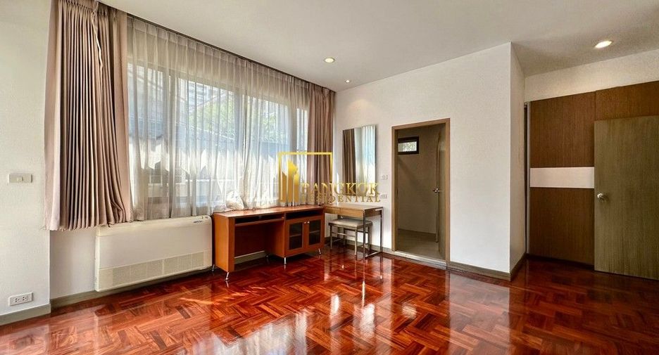 For rent 3 bedrooms apartment in Khlong Toei, Bangkok