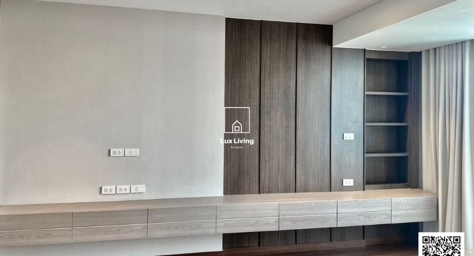 For sale 3 bedrooms condo in Khlong Toei, Bangkok