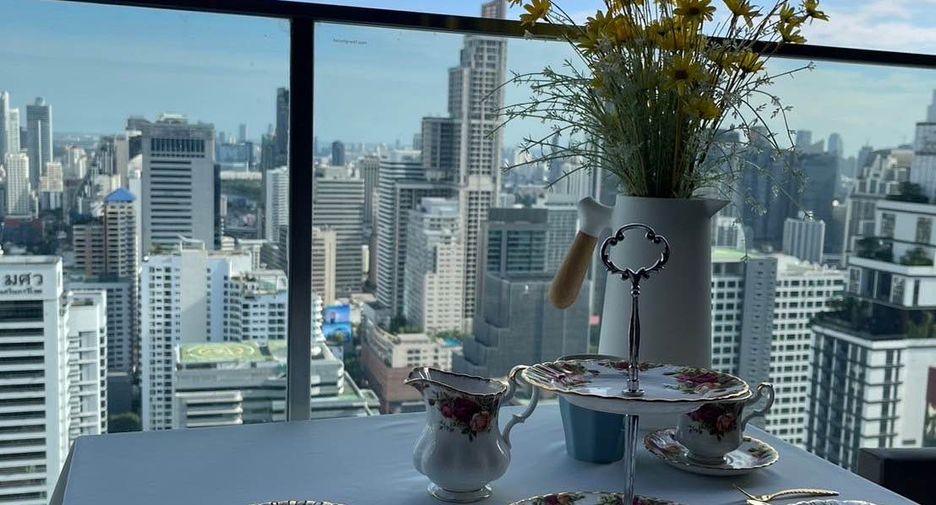 For rent and for sale 4 bedrooms condo in Watthana, Bangkok