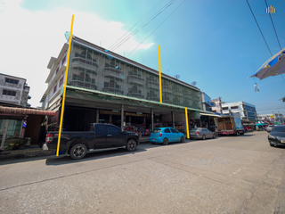 For sale 6 bed retail Space in Nakhon Chai Si, Nakhon Pathom
