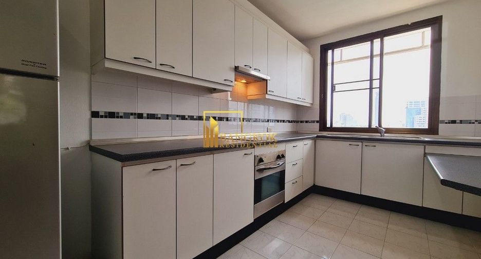 For rent 2 bedrooms apartment in Watthana, Bangkok