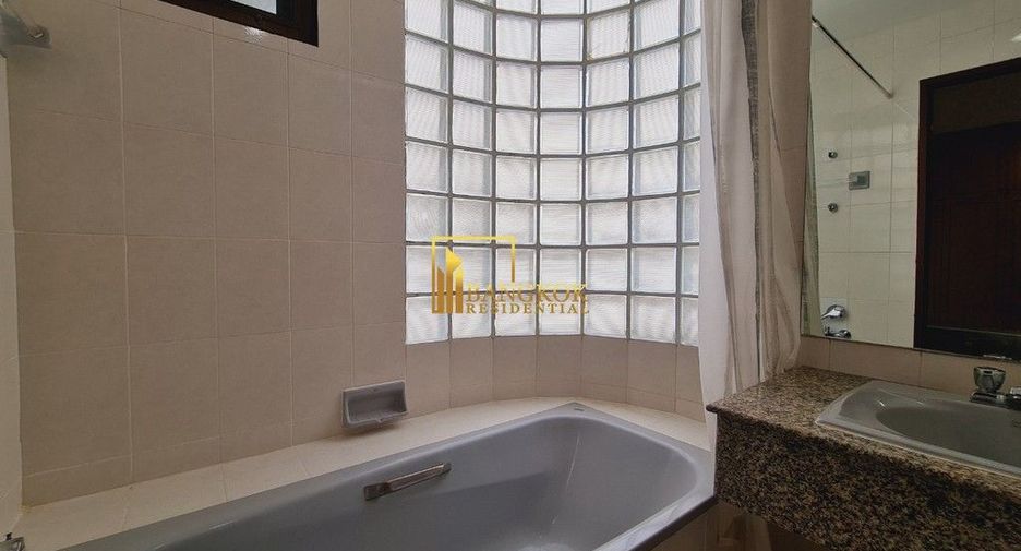 For rent 2 bedrooms apartment in Watthana, Bangkok