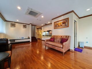 For rent 2 bedrooms condo in Pathum Wan, Bangkok