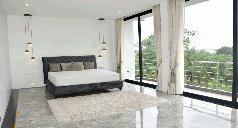 For sale 8 bedrooms house in Don Mueang, Bangkok