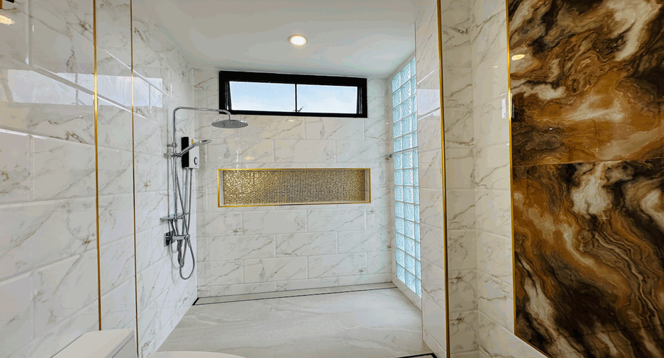 For sale 8 bedrooms house in Don Mueang, Bangkok