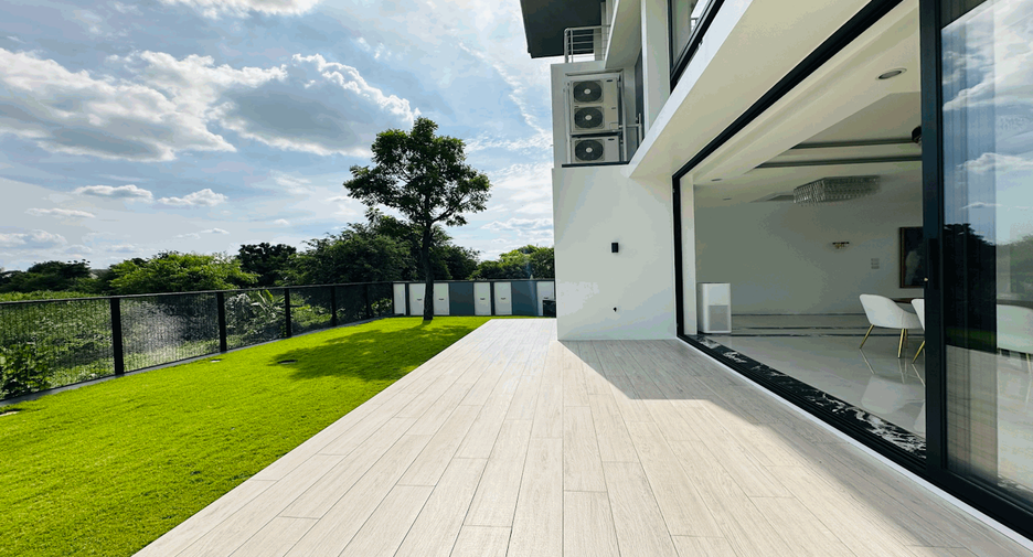 For sale 8 bedrooms house in Don Mueang, Bangkok