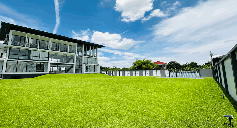 For sale 8 bedrooms house in Don Mueang, Bangkok