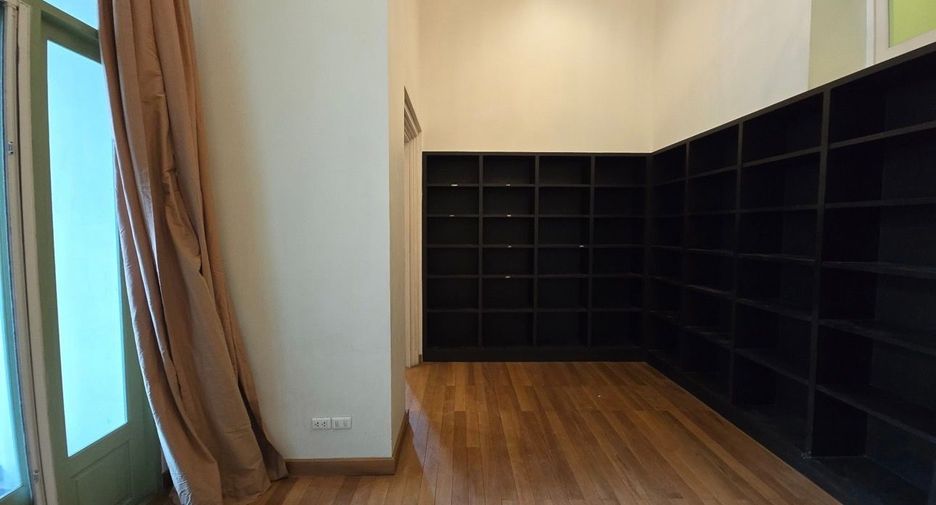 出售 3 卧室 独立屋 在 Phaya Thai, 曼谷