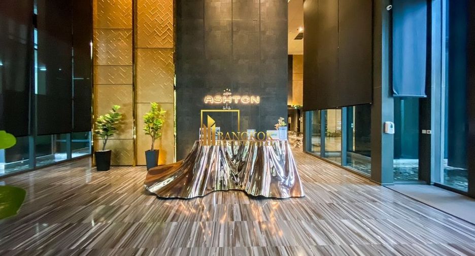 For rent 2 bedrooms condo in Bang Rak, Bangkok