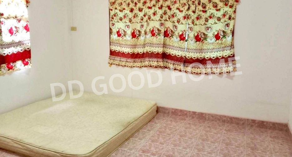 For sale 2 bed townhouse in Khao Yoi, Phetchaburi