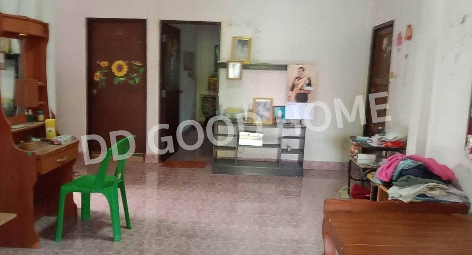 For sale 2 bed townhouse in Khao Yoi, Phetchaburi