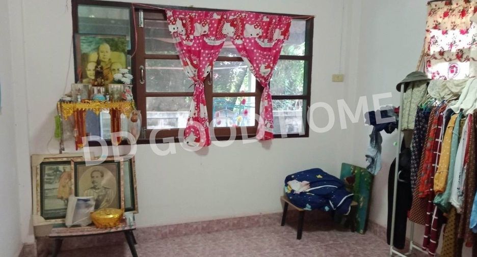 For sale 2 bed townhouse in Khao Yoi, Phetchaburi