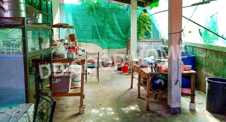 For sale 2 bed townhouse in Khao Yoi, Phetchaburi