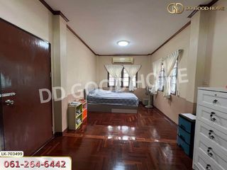 For sale 4 ベッドルーム house in Sam Phran, Nakhon Pathom