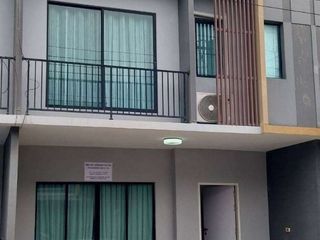 3 Bedroom Townhouse In Phra Khanong, Bangkok