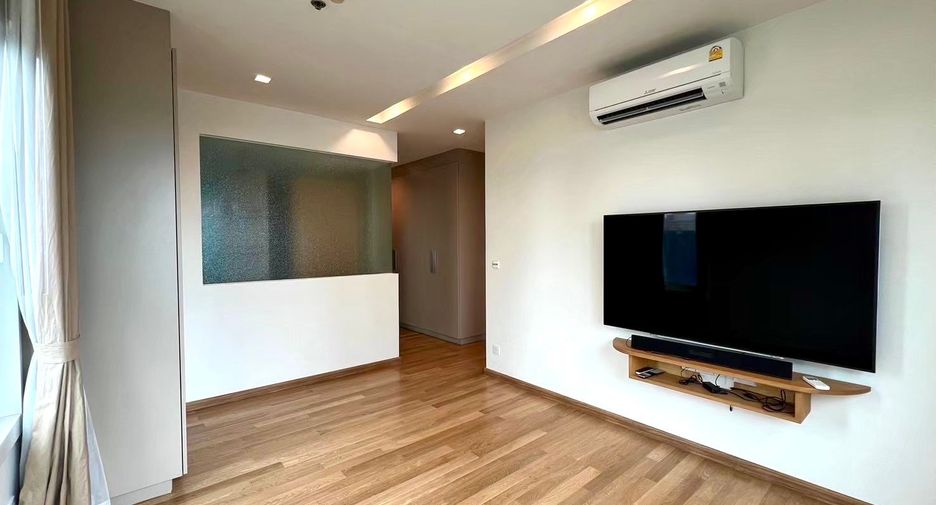 For sale 3 bedrooms condo in Khlong Toei, Bangkok