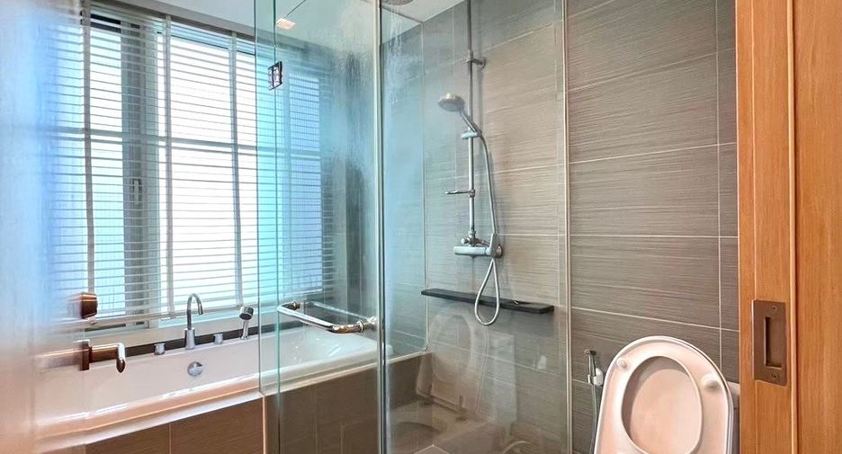 For sale 3 bedrooms condo in Khlong Toei, Bangkok