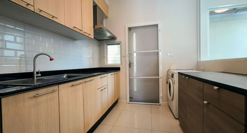 For rent 3 bed townhouse in Bang Phli, Samut Prakan