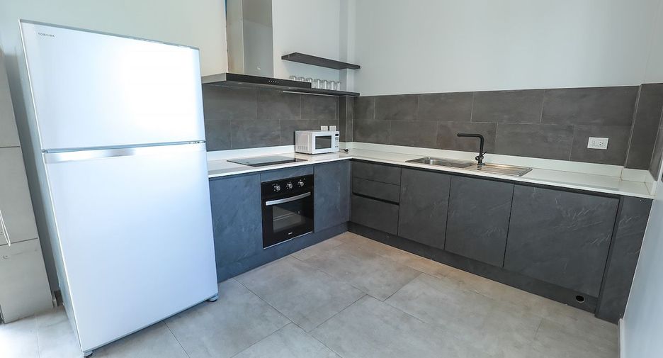 Villa en alquiler y en venta de 4 habitaciones en Mueang Phuket, Phuket