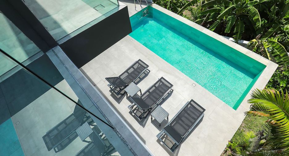 Villa en alquiler y en venta de 4 habitaciones en Mueang Phuket, Phuket