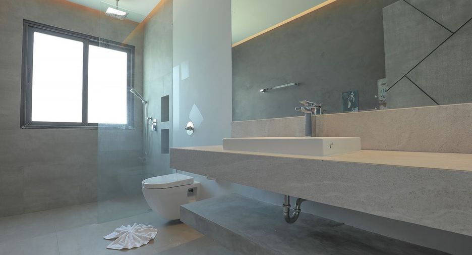 Villa en alquiler y en venta de 4 habitaciones en Mueang Phuket, Phuket