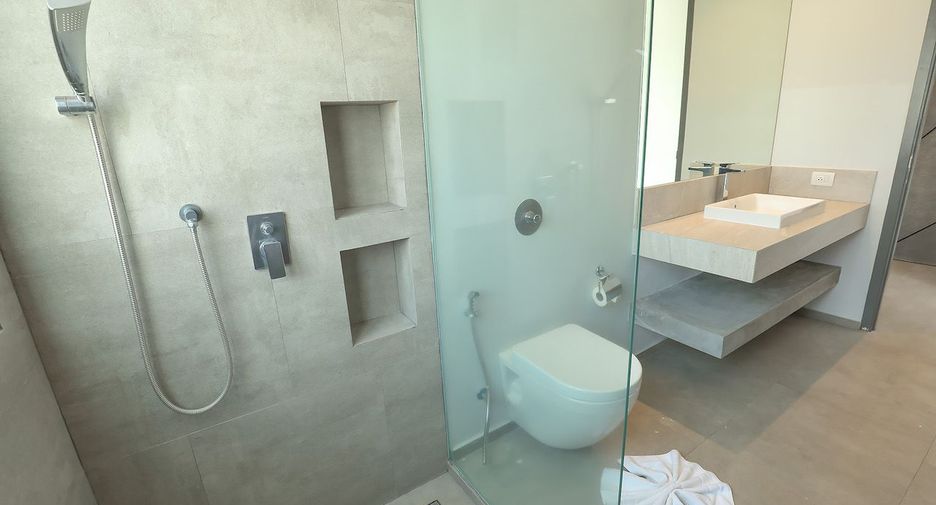 Villa en alquiler y en venta de 4 habitaciones en Mueang Phuket, Phuket