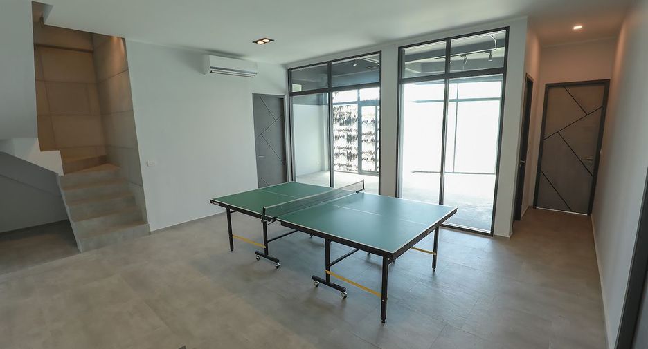Villa en alquiler y en venta de 4 habitaciones en Mueang Phuket, Phuket