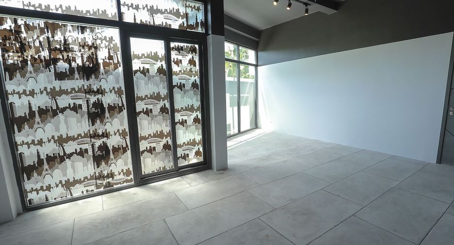 Villa en alquiler y en venta de 4 habitaciones en Mueang Phuket, Phuket
