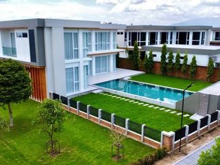 For rent 4 bedrooms house in San Kamphaeng, Chiang Mai