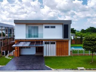 For rent 4 bedrooms house in San Kamphaeng, Chiang Mai