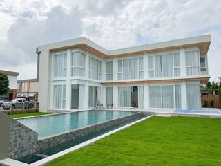 For rent 4 bedrooms house in San Kamphaeng, Chiang Mai