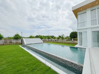 For rent 4 bedrooms house in San Kamphaeng, Chiang Mai